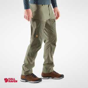 FJALL RAVEN-81152R-ABISKO MIDSUMMER TROUSERS M REG-PANTALON-HOMME-235-662 SAVANNA LIGHT OLIVE-KAKI-FACE