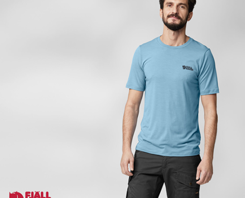 FJALL RAVEN-86977-ABISKO WOOL LOGO MEN-TEE-SHIRT-HOMME-543 DAWN BLUE-BLEU-FACE