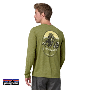 PATAGONIA-45160-M'S LONG SLEEVED CAPILENE COOL DAILY GRAPHIC SHIRT-LANDS-TEE-SHIRT MANCHES LONGUES-HOMME-CHBX CHOUINARD CREST BUCKHORN GREEN X DYE-VERT-DOS