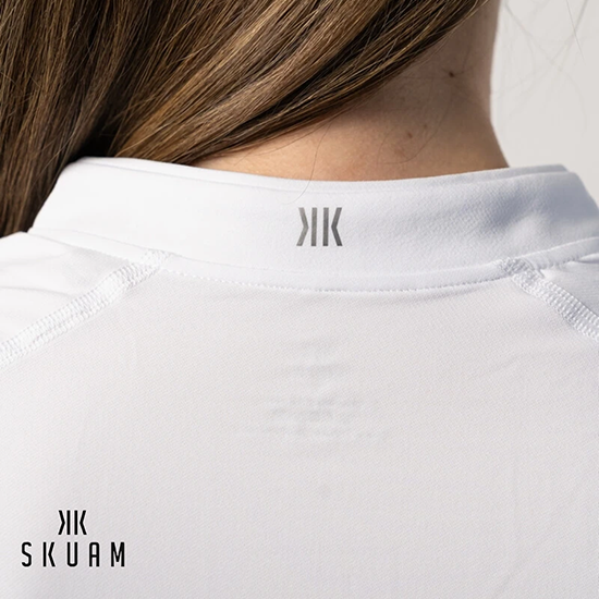 SK2 SKUAM4 SKUAM-SK2-POLO FAIRNESS-POLO FEMME-BLANC-DÉTAIL COL